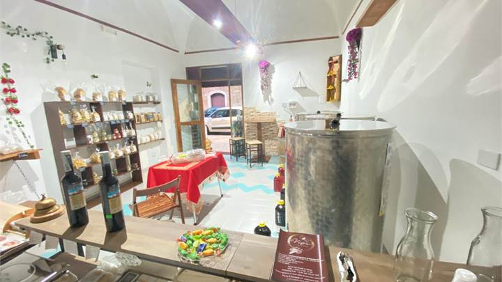 Commercial Premises / Showrooms for sale in Casarano