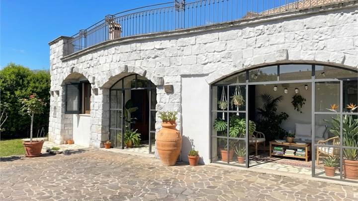 Villa ...Spazio, Stile e Indipendenza