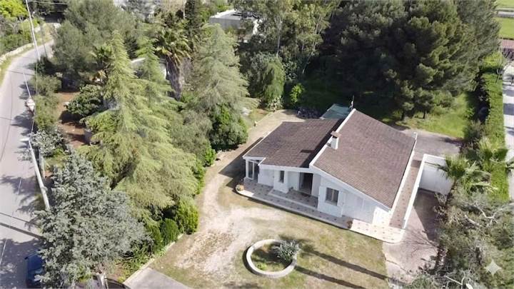 Un’Oasi di Pace e Verde: La Tua Nuova Villa alle Porte del Centro