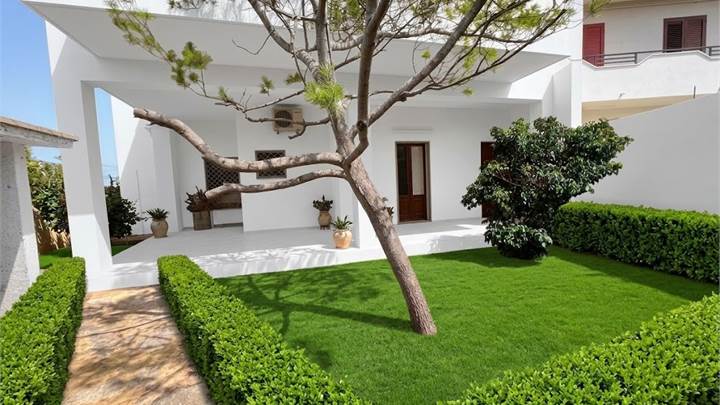 Splendida Abitazione  Bifamiliare Indipendente con Giardino e Portico