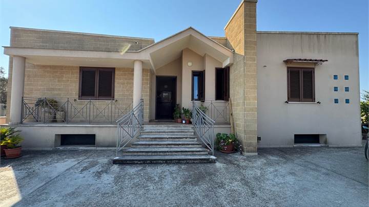 Villa in Affitto a Casarano 